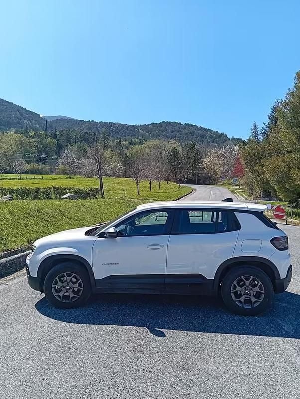 Usata Jeep Avenger 100 CV (73 kW) 2023 Bianco SUV