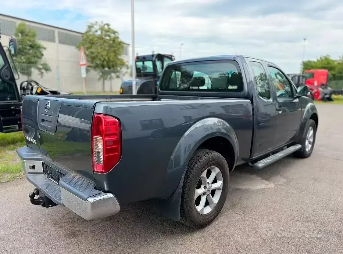 Usata Nissan Navara 190 CV (139 kW) 2014 Grigio Pick-up