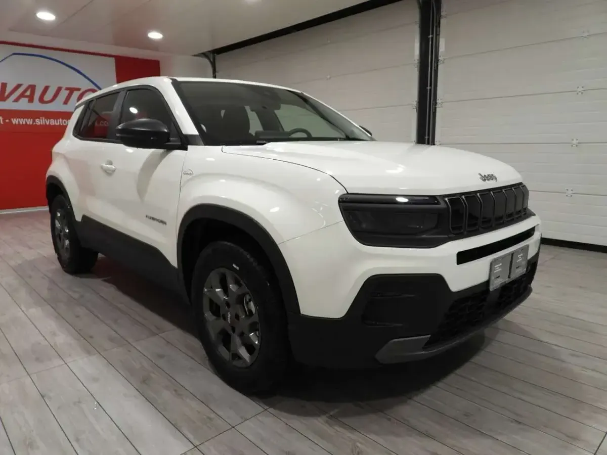 Uusi Jeep Avenger Longitude 101 HP (74 kW) 2026 Snow Katumaasturi