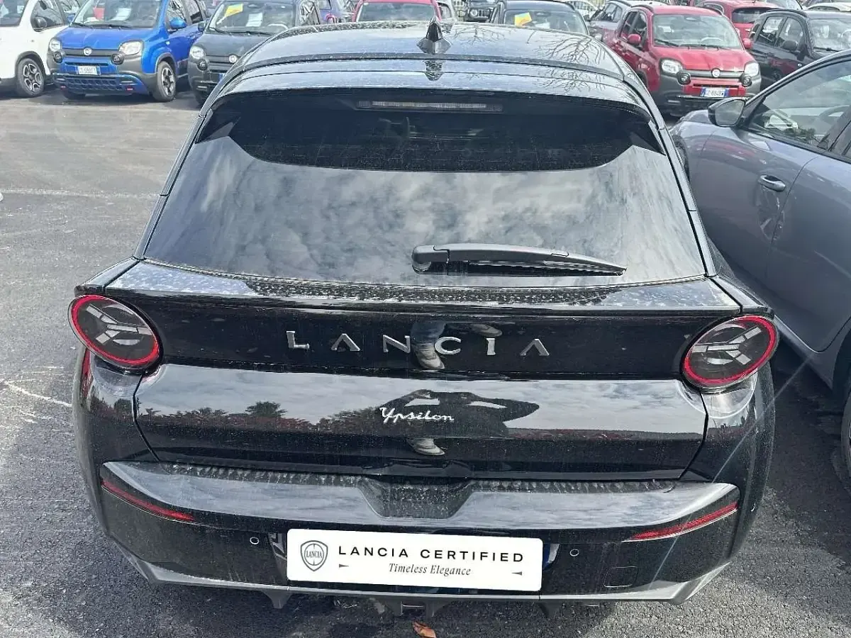 Usata Lancia Ypsilon 101 CV (74 kW) 2025 Nero Utilitaria