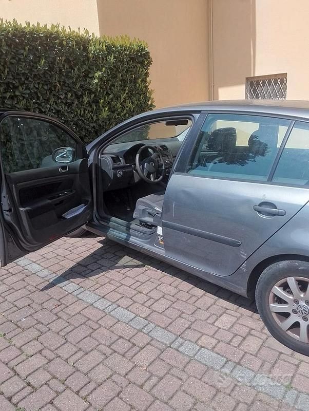 Usata VW Golf IV 115 CV (84 kW) 2005 Berlina