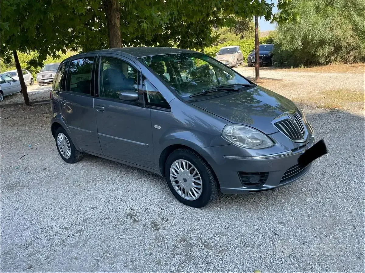 Usata Lancia Musa 69 CV (50 kW) 2009 Grigio Monovolume