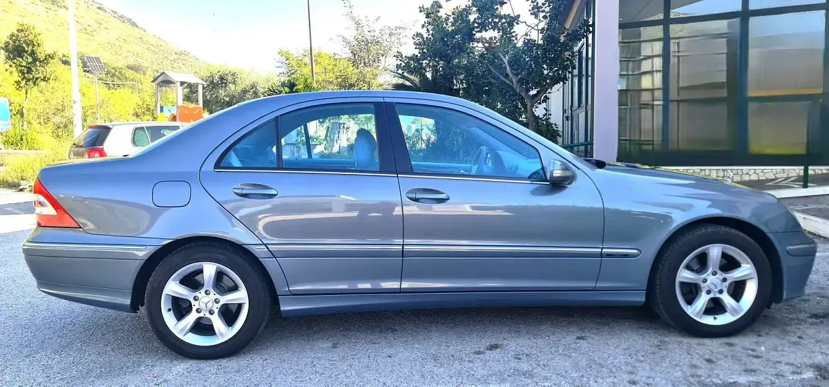 Usata Mercedes C320 Avantgarde 218 CV (160 kW) 2005 Grigio Berlina
