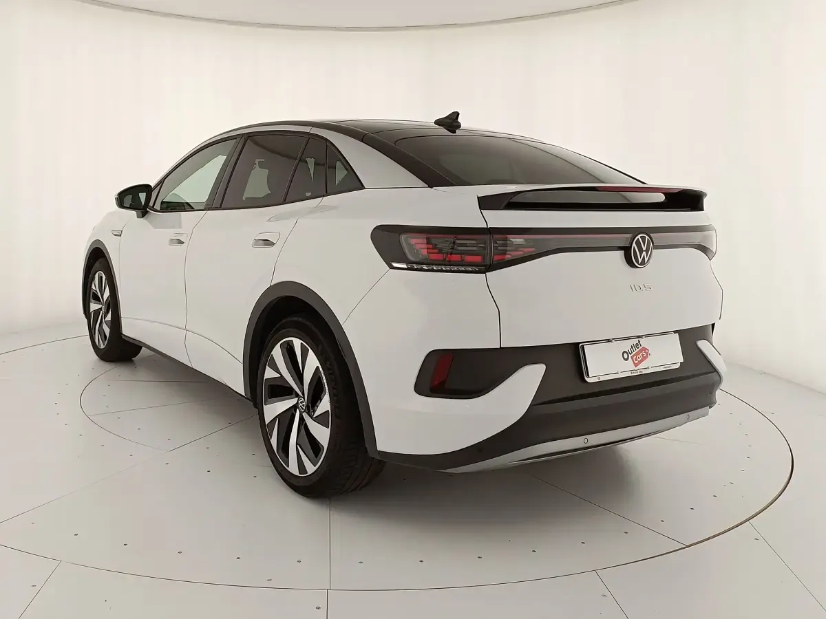 Usata VW ID.5 Pro Performance 150 kW (204 CV) 2023 Glacier white metallizzato nero SUV