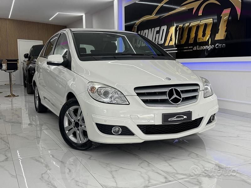 Bianco Usata 2010 Mercedes B180 Premium Monovolume | 3600 € (Buon prezzo) - Immagine 1/4