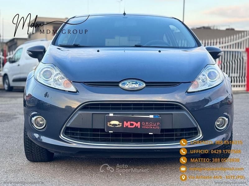 Usata Ford Fiesta Titanium 82 CV (60 kW) 2010 Gray Berlina