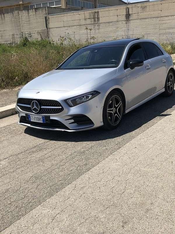 Usata Mercedes A180 Premium 116 CV (85 kW) 2019 Argento Berlina