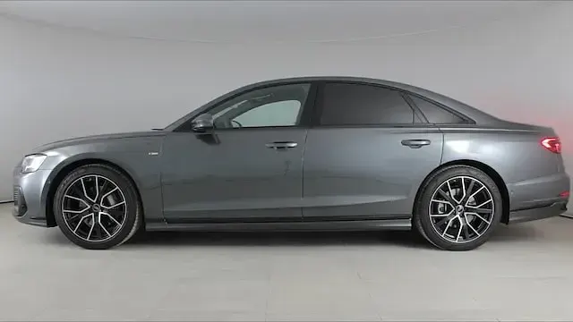 Usata Audi A8 Comfort 286 CV (210 kW) 2024 Grigio Berlina