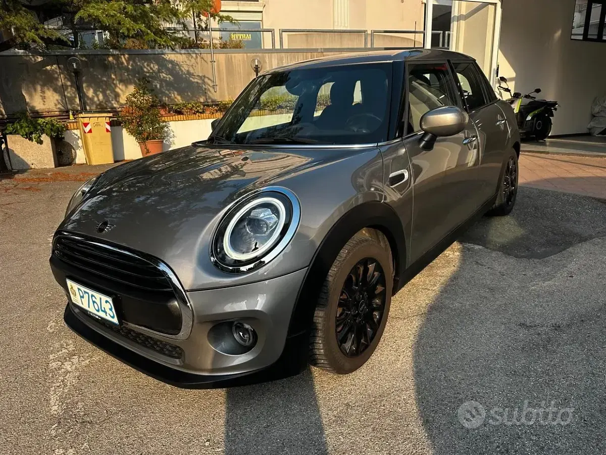 Usata Mini ONE 102 CV (75 kW) 2019 Grigio Utilitaria