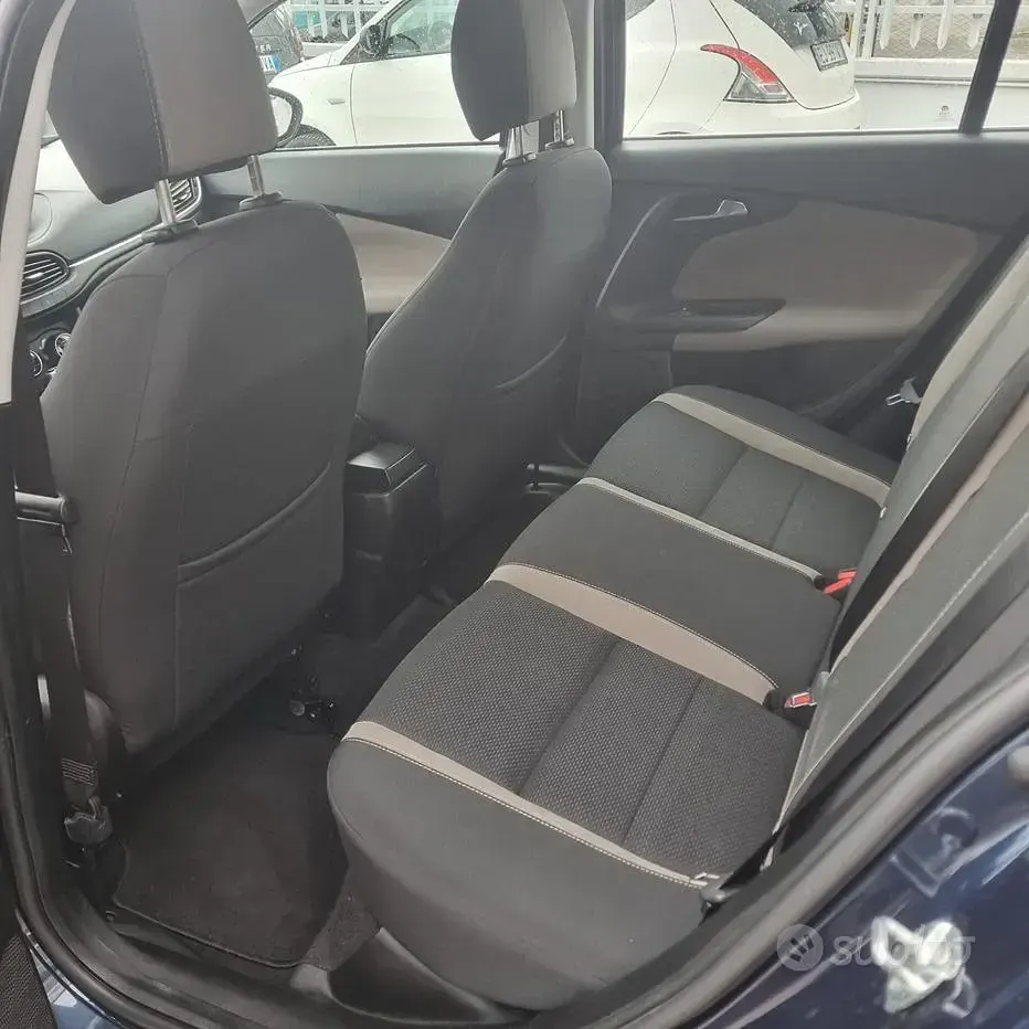 Usata Fiat Tipo Lounge 120 CV (88 kW) 2017 Blu Berlina