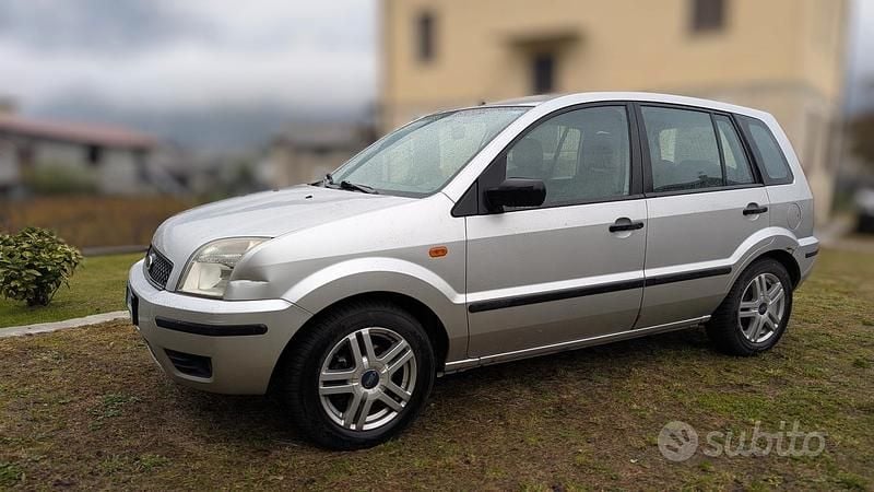 Usata Ford Fusion Zetec 68 CV (50 kW) 2002 Grigio Monovolume