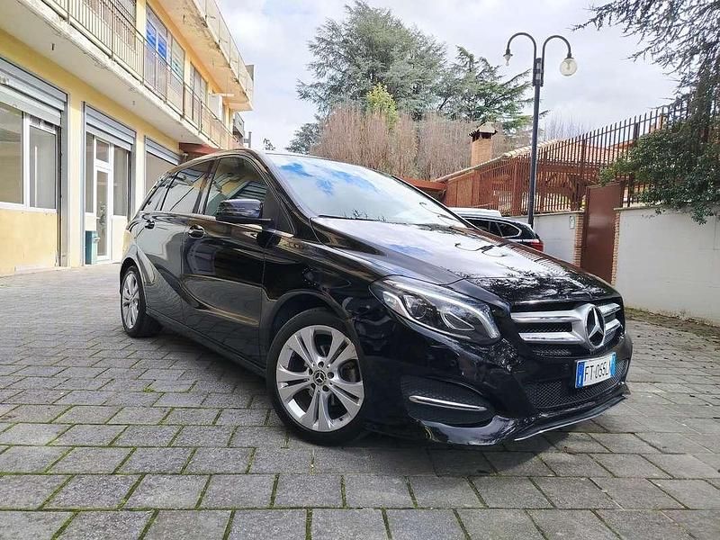 Usata Mercedes B180 109 CV (80 kW) 2018 Nero Monovolume