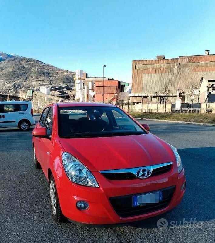 Rosso Usata 2010 Hyundai i20 Due volumi | 5000 € (Molto cara) - Immagine 1/2