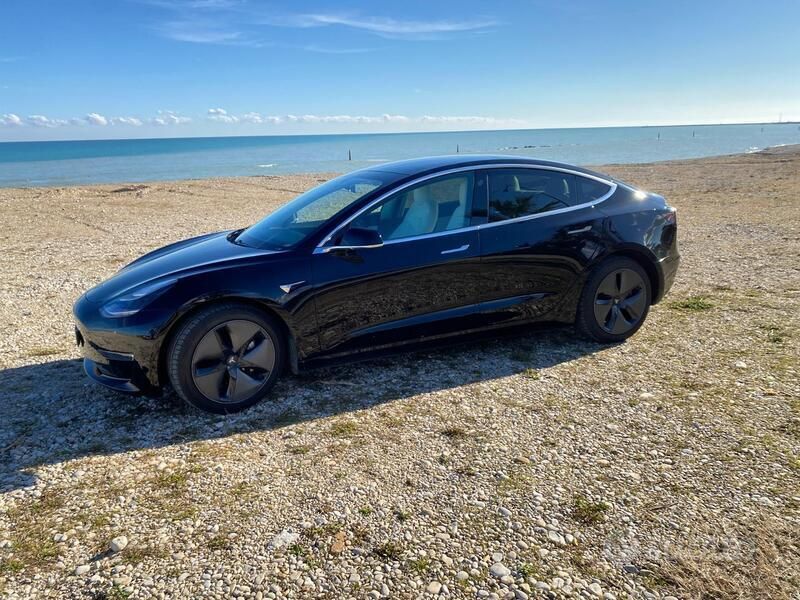 Usata 2019 Tesla Model 3 Tre volumi | 25.500 € (Buon prezzo) - Immagine 1/4