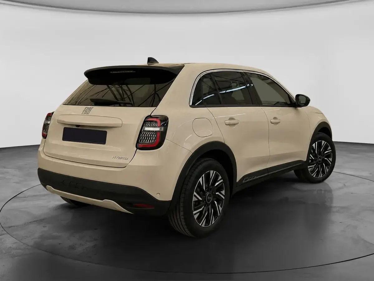 Usata Fiat 600 Pop 145 CV (106 kW) 2025 Beige SUV