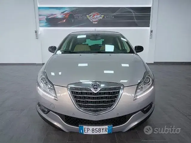 Usata Lancia Delta Platinum 120 CV (88 kW) 2013 Oro Utilitaria