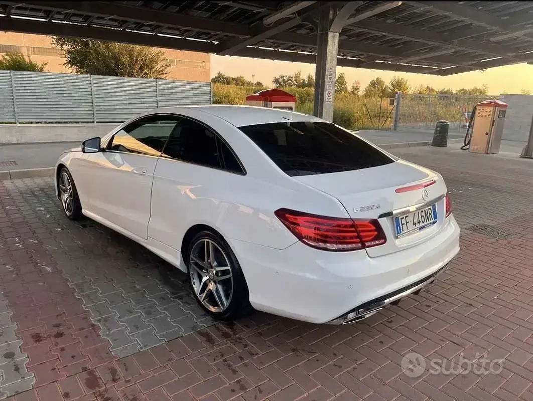 Usata Mercedes E220 184 CV (135 kW) 2017 Bianco Coupé
