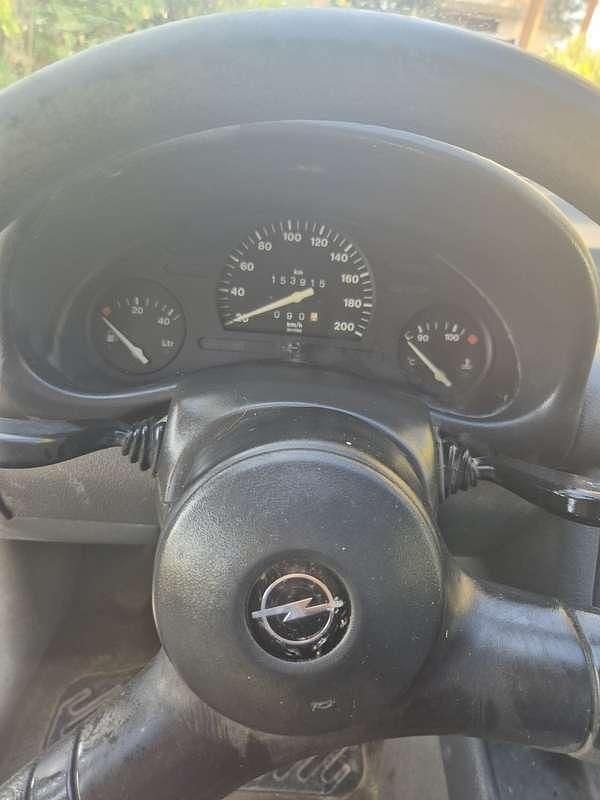 Usata Opel Corsa Swing 45 CV (33 kW) 1995 Nero Berlina