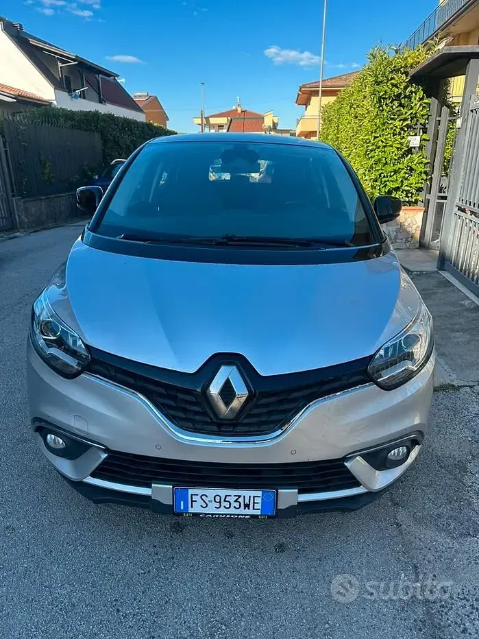 Usata Renault Scénic 110 CV (80 kW) 2019 Grigio Monovolume