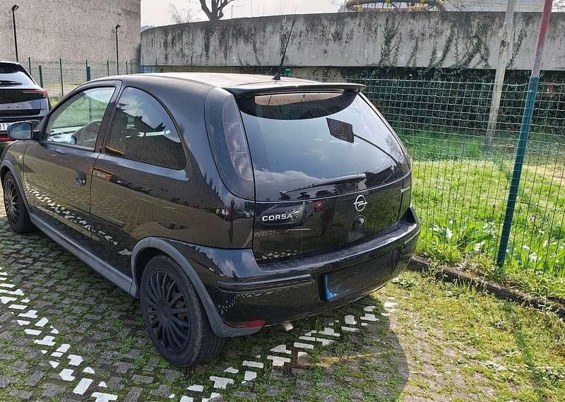 Usata Opel Corsa 90 CV (66 kW) 2006 Nero Utilitaria