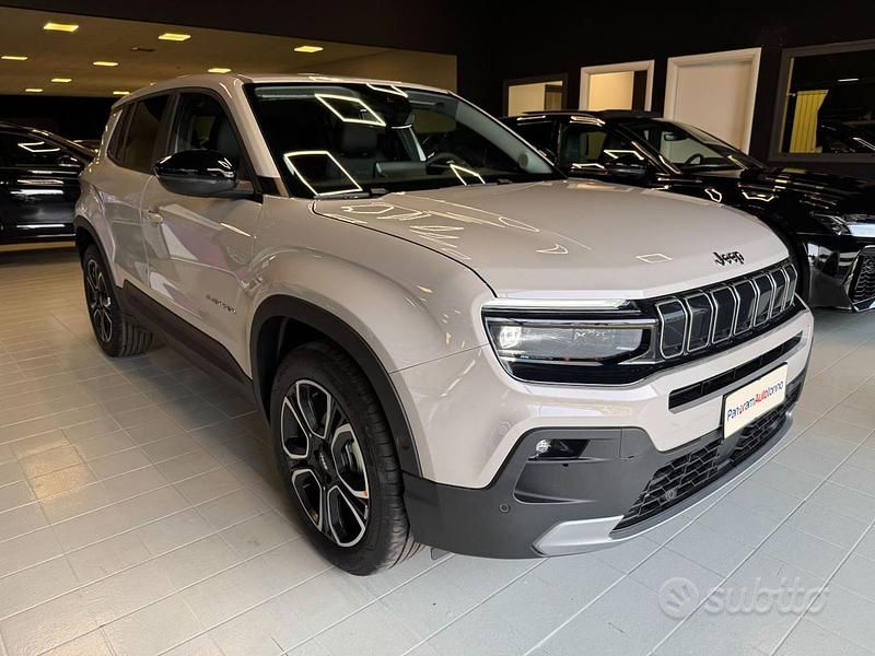 Nuova Jeep Avenger Summit 101 CV (74 kW) 2025 Grigio SUV