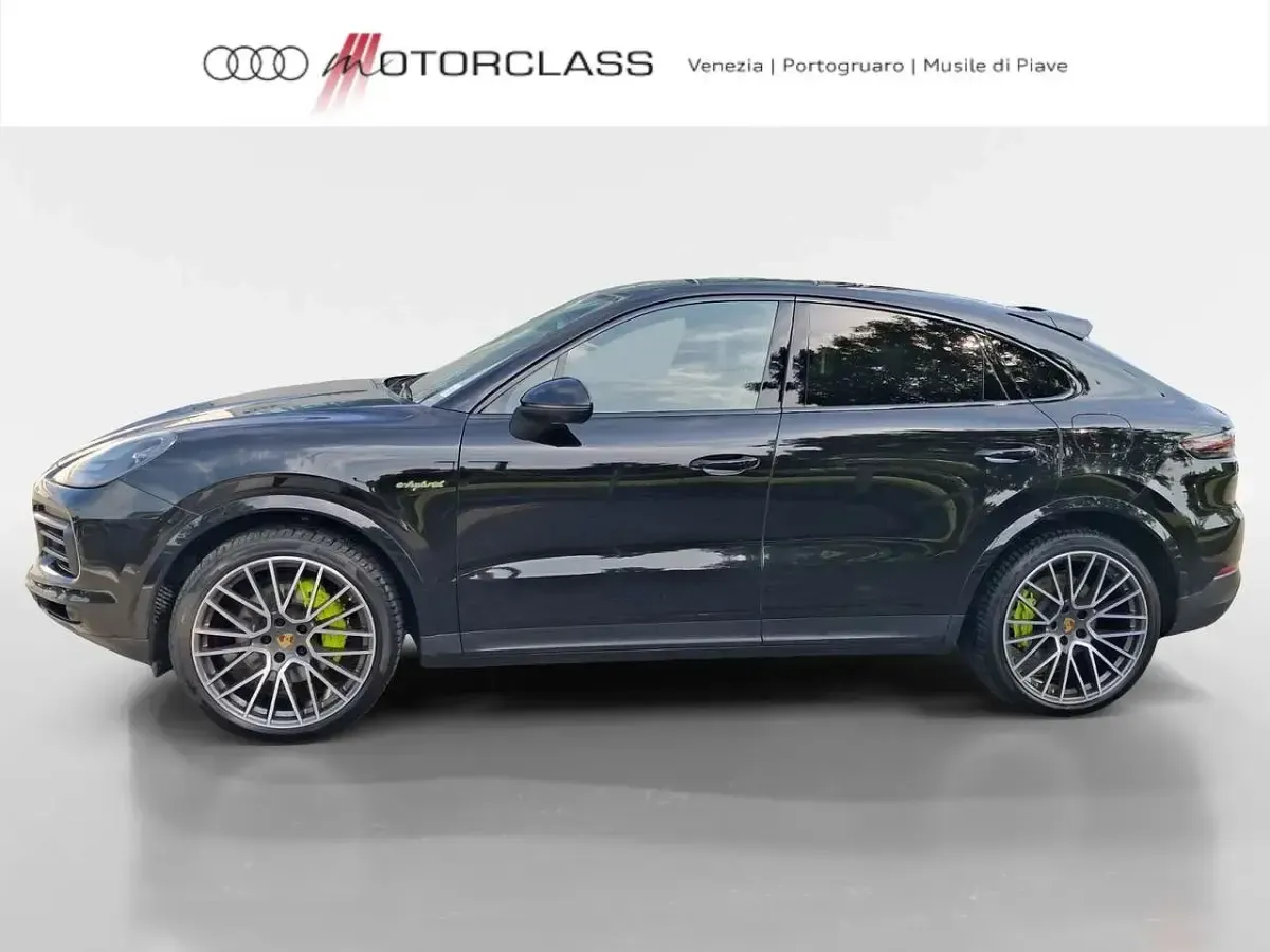 Usata Porsche Cayenne 462 CV (339 kW) 2023 Nero metallizzato SUV