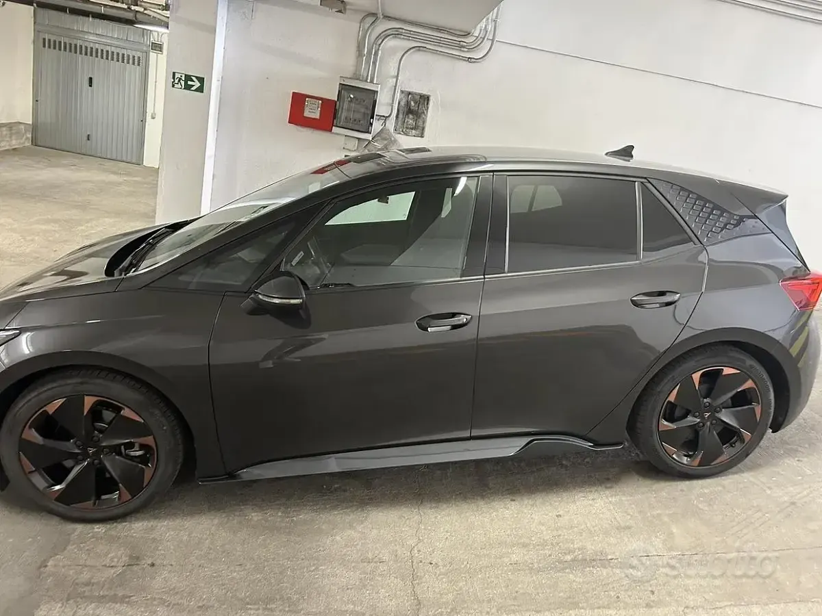 Usata Cupra Born 69 kW (95 CV) 2023 Grigio Utilitaria