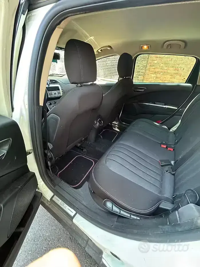 Usata Lancia Delta 120 CV (88 kW) 2012 Bianco Utilitaria