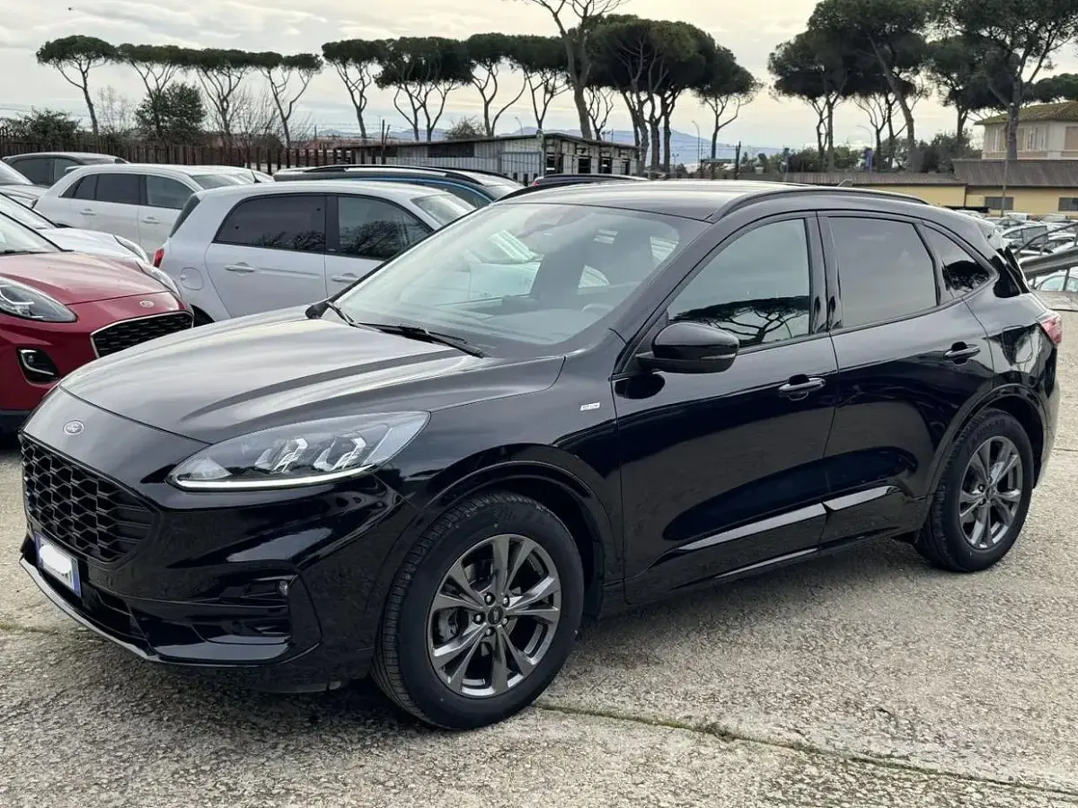 Usata Ford Kuga 120 CV (88 kW) 2021 Nero SUV