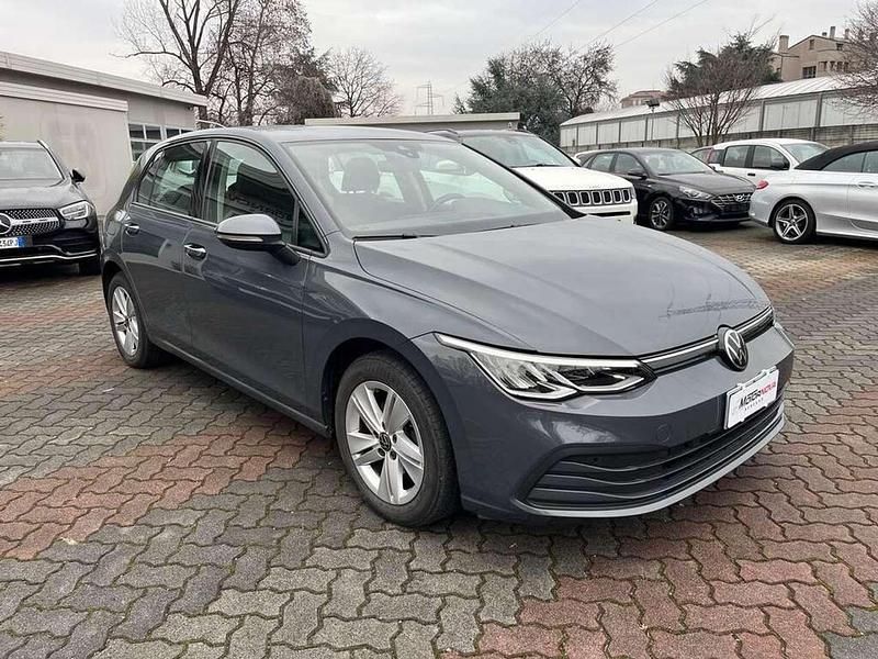Usata VW Golf VIII Life 116 CV (85 kW) 2023 Grigio Berlina