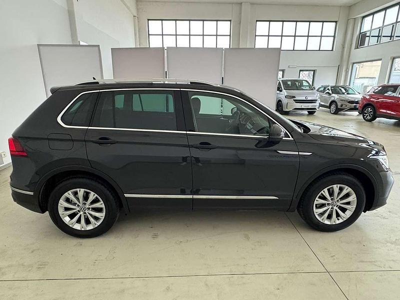 Usata VW Tiguan Life 131 CV (96 kW) 2023 Urano grey SUV