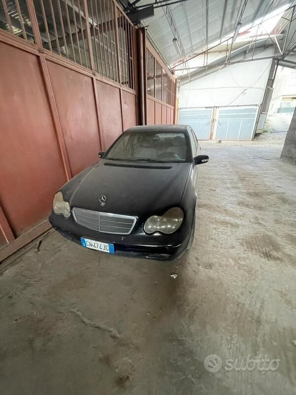 Usata Mercedes C220 143 CV (105 kW) 2003 Blu Berlina
