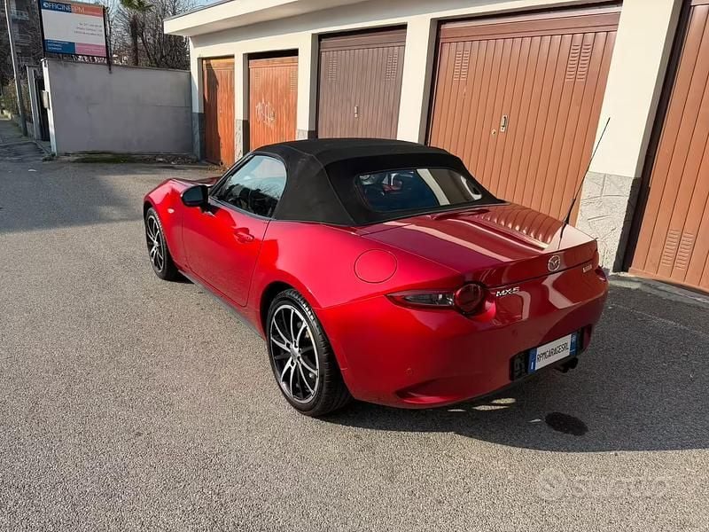 Usata Mazda MX5 160 CV (117 kW) 2015 Rosso Cabrio