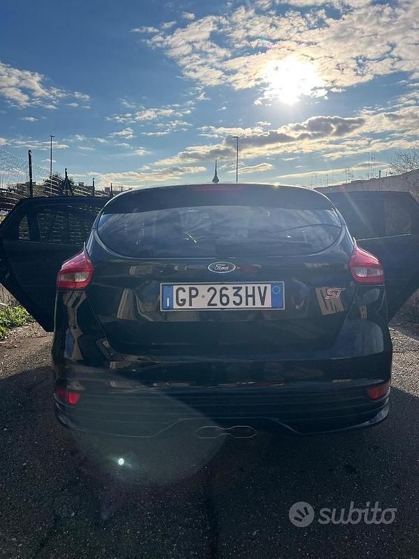 Usata Ford Focus 185 CV (136 kW) 2022 Nero Berlina