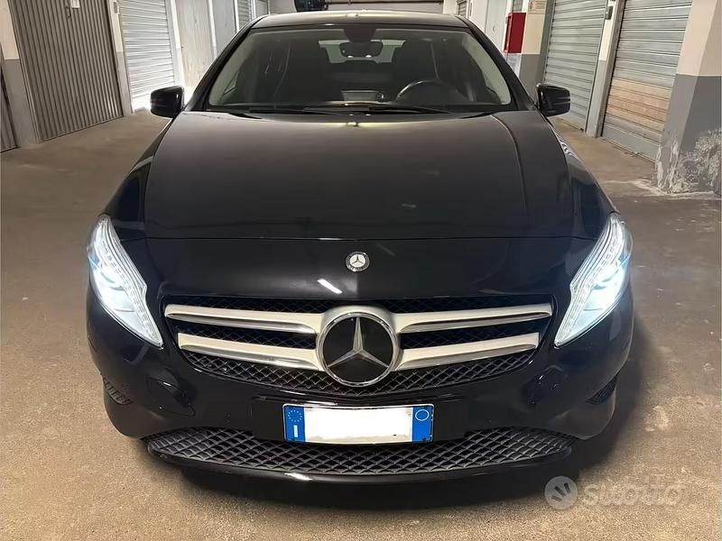 Usata Mercedes A180 109 CV (80 kW) 2016 Nero Berlina