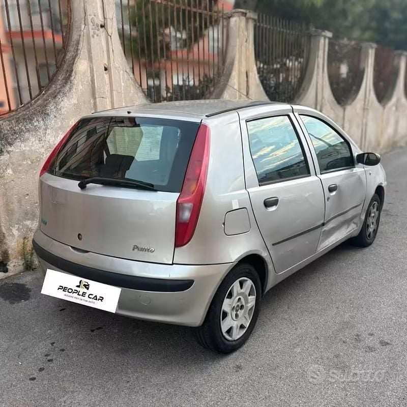 Usata Fiat Punto 60 CV (44 kW) 2002 Grigio Utilitaria