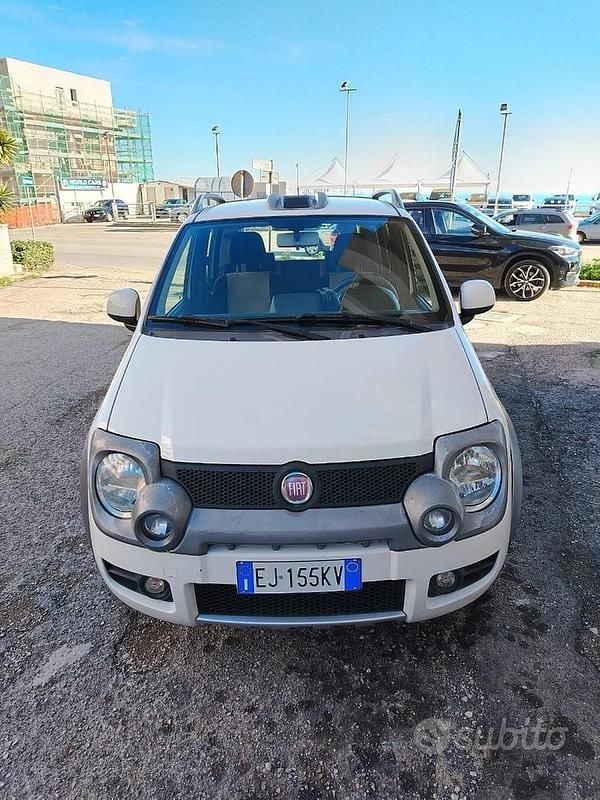 Usata Fiat Panda Cross 77 CV (56 kW) 2011 Bianco Utilitaria