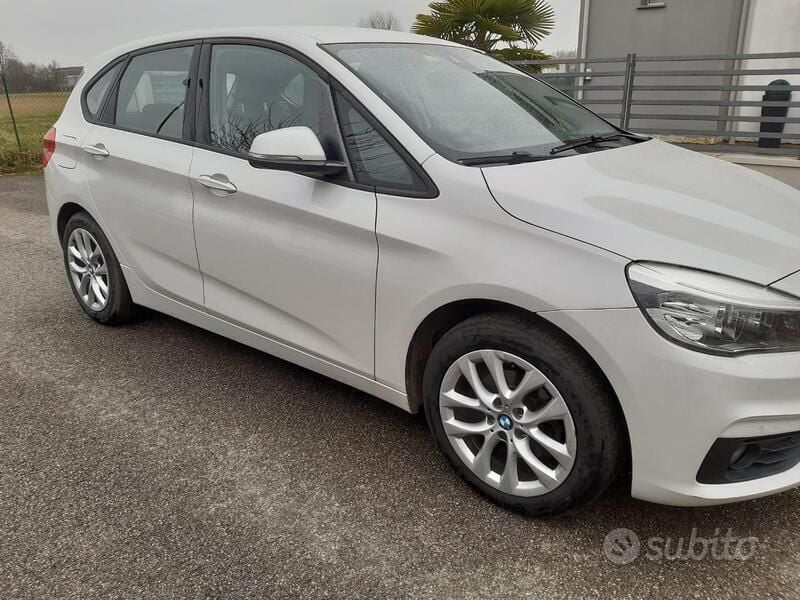 Usata BMW 216 Active Tourer Advantage 116 CV (85 kW) 2017 Bianco Monovolume