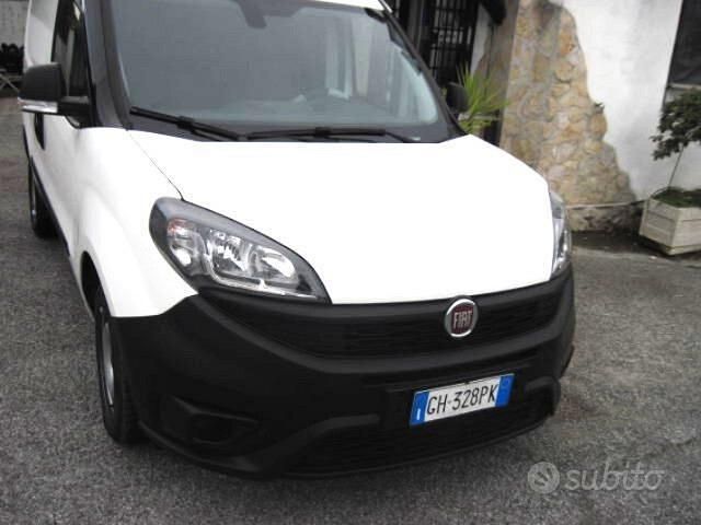 Usata Fiat Doblò 105 CV (77 kW) 2021 Bianco Monovolume