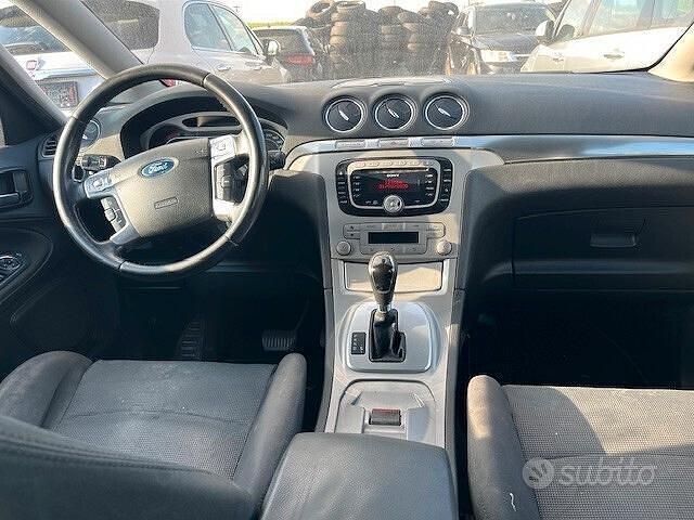 Usata Ford S-MAX Titanium 140 CV (102 kW) 2008 Nero Monovolume