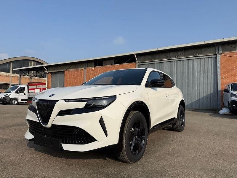 Second-hand Alfa Romeo Junior Ti 145 CP (106 kW) 2026 SUV