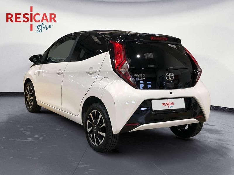 Usata Toyota Aygo X-clusiv 72 CV (52 kW) 2021 Bianco Utilitaria