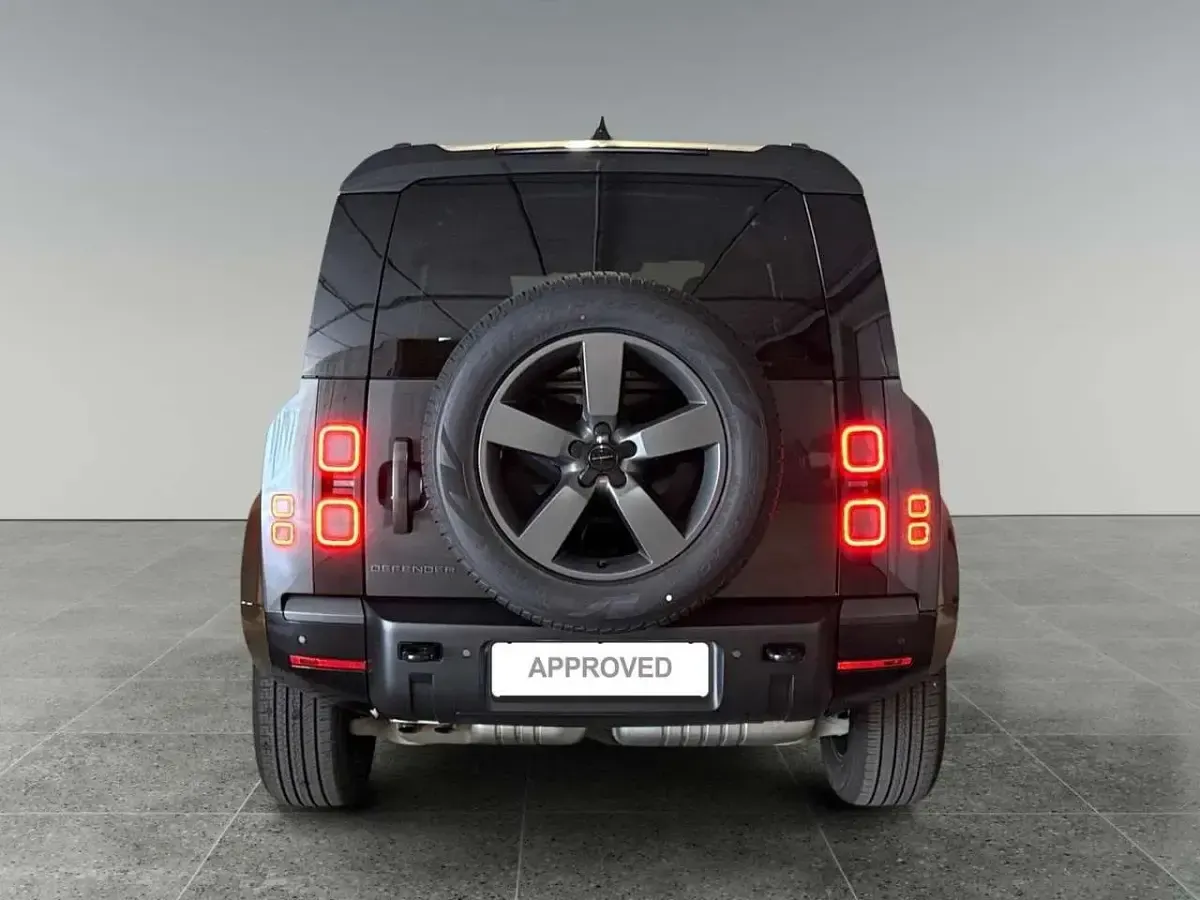 Usata Land Rover Defender SE Dynamic 200 CV (147 kW) 2026 Carphatian grey SUV