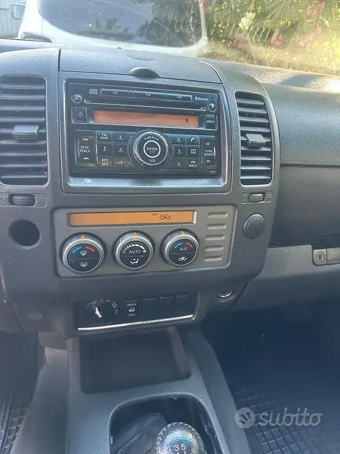 Usata Nissan Navara SE 171 CV (125 kW) 2007 Bianco Pick-up