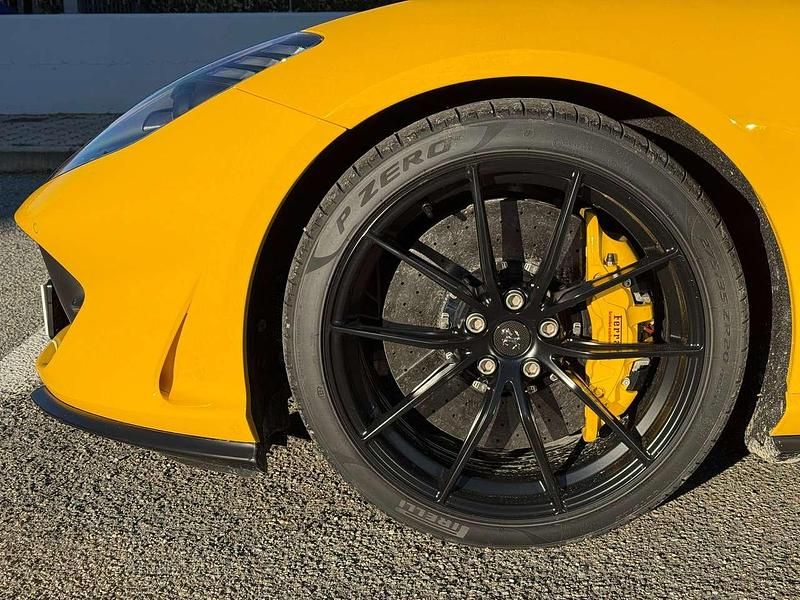 Usata Ferrari 812 799 CV (587 kW) 2018 Giallo Coupé