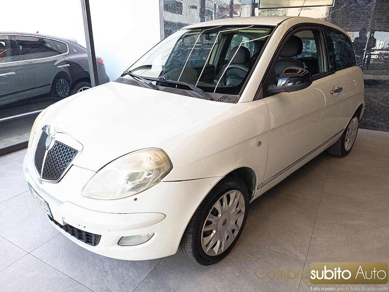 Usata Lancia Ypsilon 69 CV (50 kW) 2011 Bianco Utilitaria