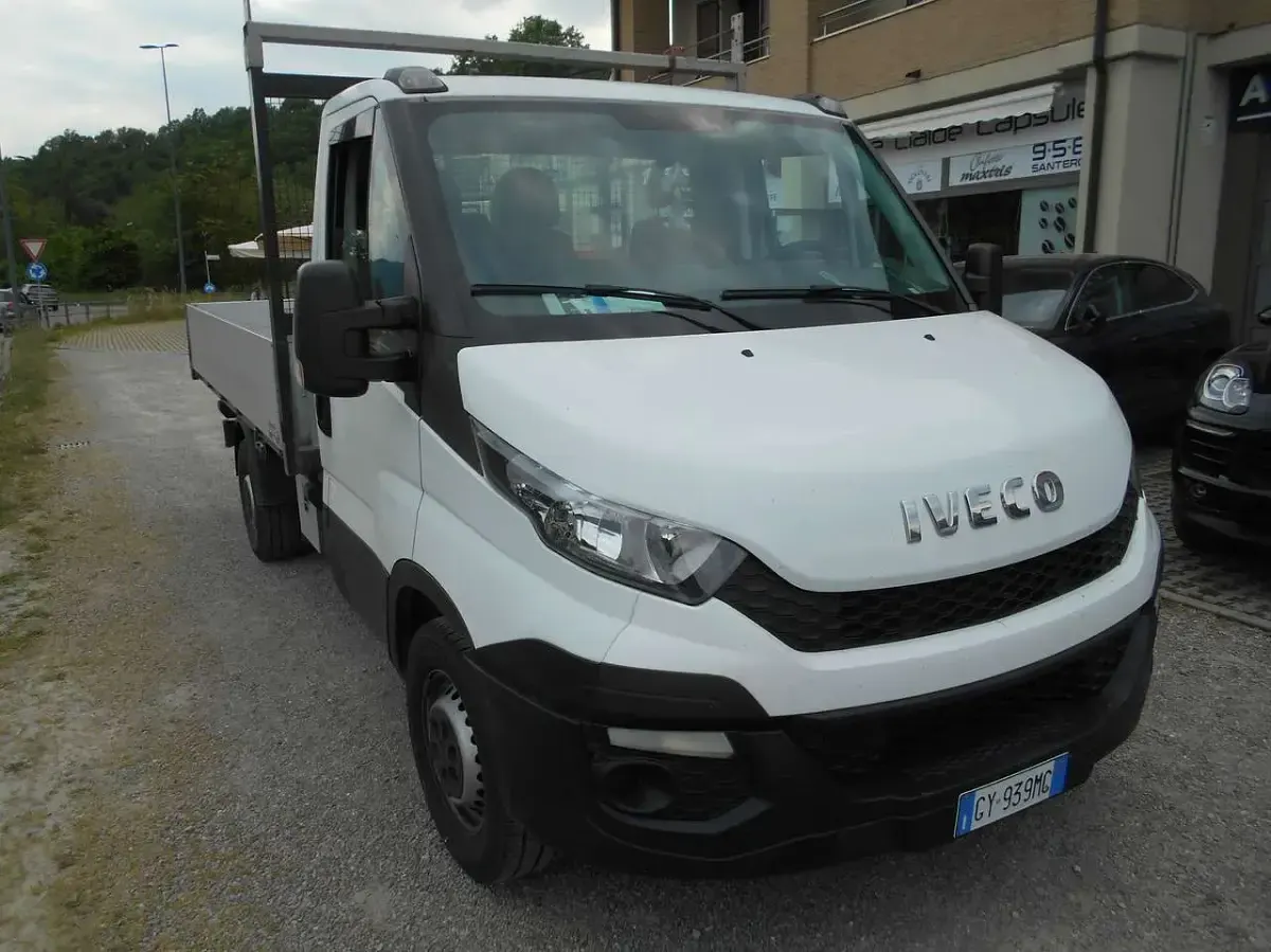 Usata Iveco Daily 106 CV (77 kW) 2016 Bianco