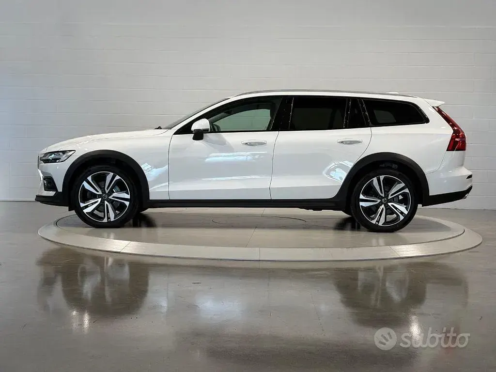 Usata Volvo V60 CC Business Edition 190 CV (139 kW) 2020 Bianco Station wagon