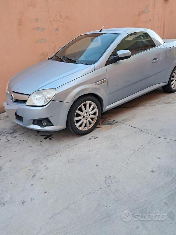 Usata Opel Tigra 90 CV (66 kW) 2006 Blu Utilitaria