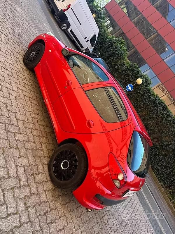 Usata Peugeot 206+ 70 CV (51 kW) 2012 Rosso Utilitaria